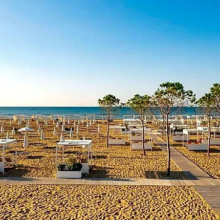 Hotel By The Pool Flat With Ac Bibione