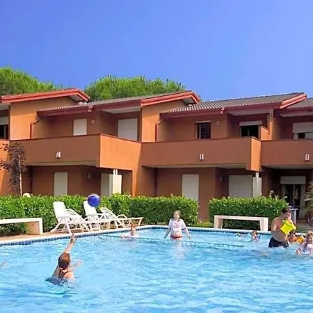 By The Pool Flat With Ac